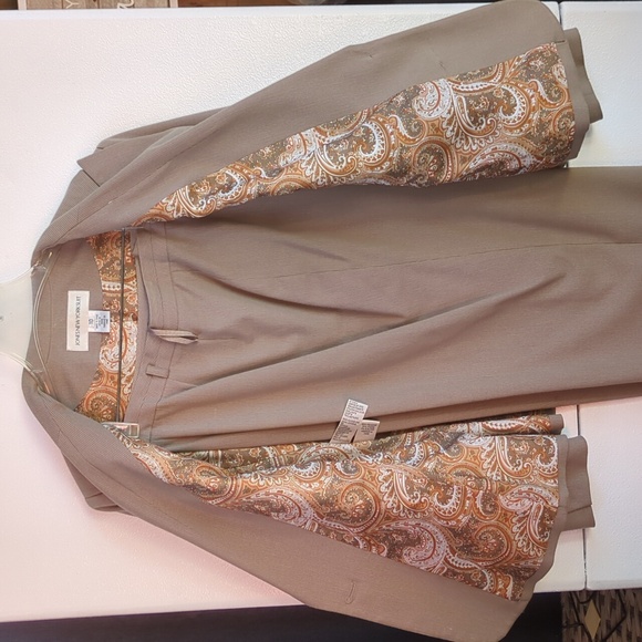Jones New York Beige Blazer and Pants Set, Size 10‎ - Picture 6 of 12